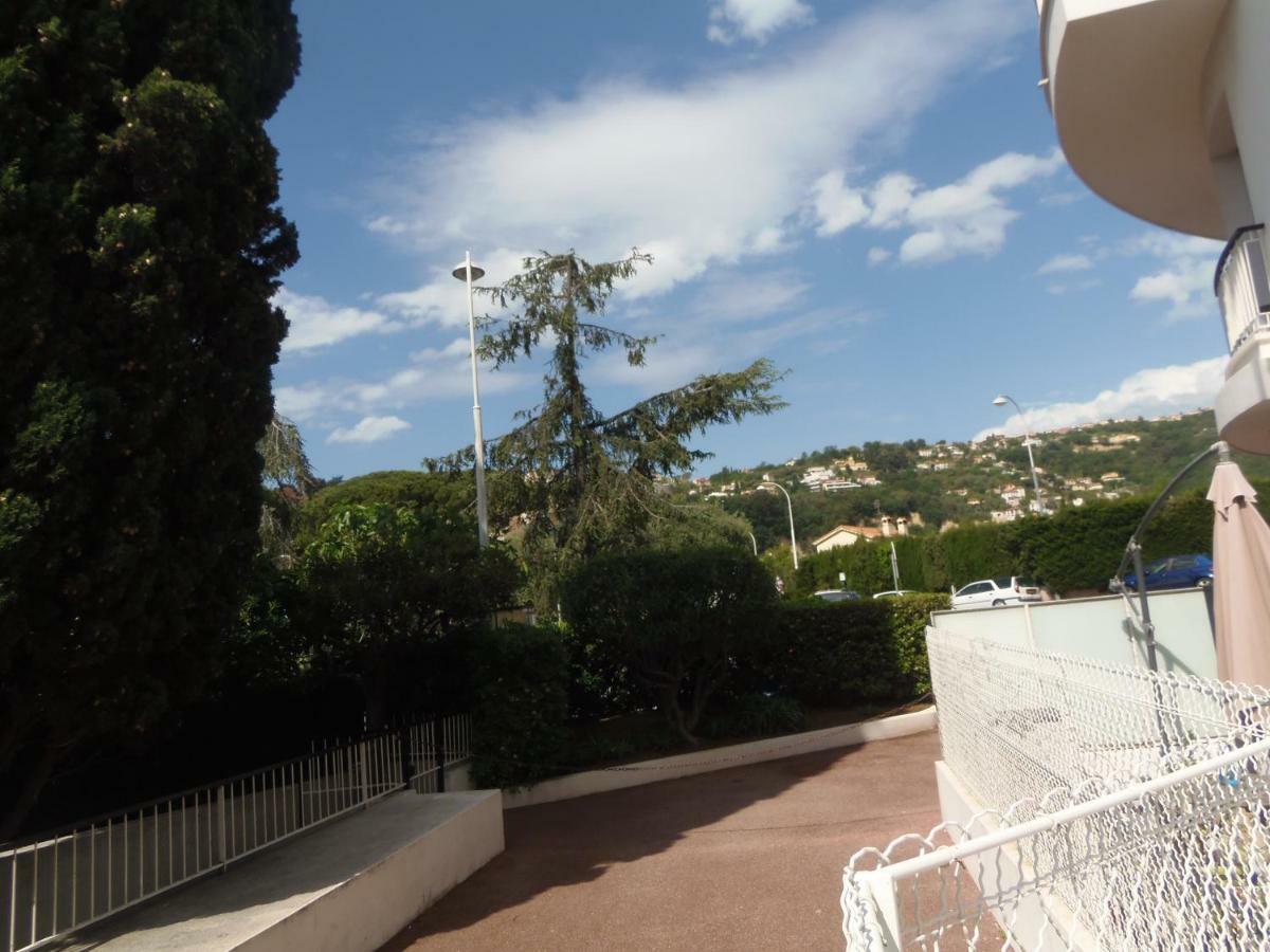 Joli Studio Calme Avec Terrasse Apartment Nisa Exterior foto